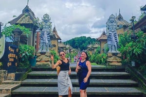 Bali : visite du village de Panglipuran en tenue traditionnelle