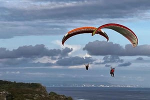 Bali: Paragliding ved Timbis Beach og pakker med vandsport