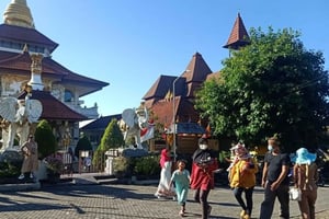 Bali: Puja Mandala, Pandawa-stranden og romantisk middag