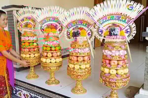 Bali : Atelier de fabrication de gebogan à Sanur