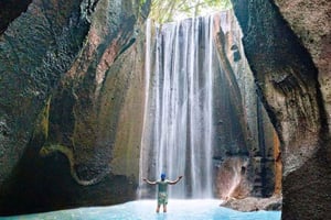 Bali: visita due cascate spettacolari e templi sacri