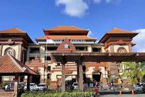 デンパサールの夜市グルメツアー（送迎付き）