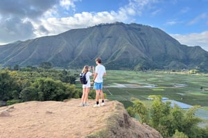 ロンボク島：滝、イチゴ狩り、ハイキングツアーをご案内いたします
