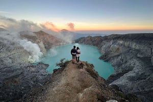 Mount Ijen Volcanic Crater Overnight Trip from Bali