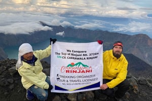 Rinjani-vuoren vaellus Senarun kraatterin reunalle