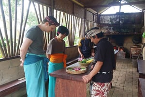 Munduk: Balinese Cooking Class with Farm Walk & Meal
