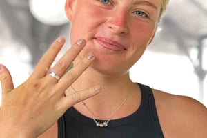 Równoległy wszechświat: Tworzenie biżuterii ze srebra i mosiądzu w Ubud