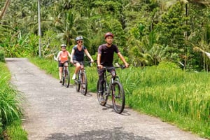 Malownicze wycieczki rowerowe przez malownicze okolice Bali