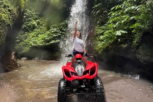 ウブド：ジャングル、滝、トンネルを巡る ATV ツアー & ランチ オプション