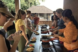 Ubud: Balilainen kokkaustunti ja Ubudin retki