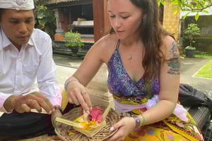 Ubud: Fazer canang e ritual de purificação balineses