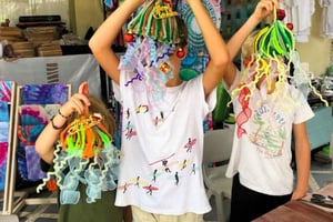 Ubud: Family-Friendly DIY Jellyfish Light Workshop