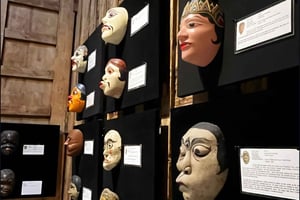 Ubud: Mask Museum, Heritage Homes, and Waterfall Tour