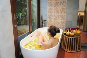 Ubud: Massage & Flower Bath at Tejas Spa Monkey Forest