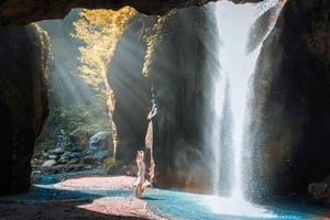 Ubud: Salaiset vesiputoukset ja Jungle Swing -yksityiskierros