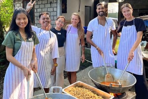 Uluwatu na Bali: gotujemy 180 posiłków dla potrzebujących