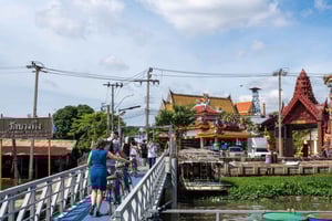 Excursion à vélo à Bangkok au-delà de la ville avec collation locale