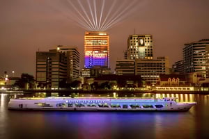 Bangkok: Carnival Dinner Cruise with Free-Flow Beer & Buffet