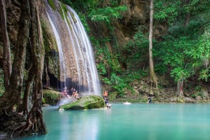 Bangkok: Damnoen Saduak and Erawan Waterfall Tour with Lunch