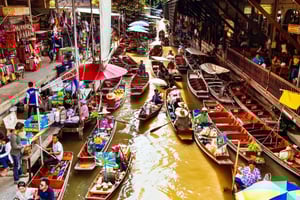 From Bangkok: Railway & Damnoen Saduak Floating Market Tour