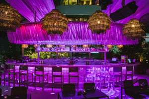 Bangkok: Escape Rooftop Bar in The Emquartier F&B-arrangementen