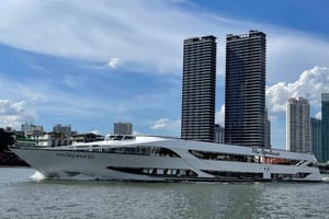 バンコク：贅沢なチャオプラヤディナークルーズ