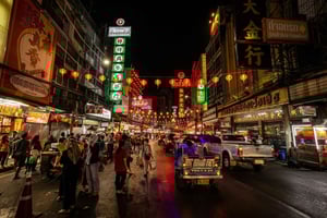 Bangkok: Privat Tuk-Tuk aftentur, flodbåd og spisning