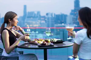 Bangkok: RedSquare Rooftop Bar på Novotel Sukhumvit 4