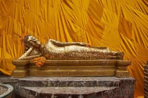 Bangkok: Temple Tour (Golden Buddha + Mini Reclining Buddha)