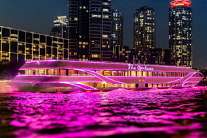 バンコクチャオプラヤー川の豪華ディナークルーズ