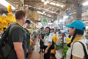 Bangkok: armonía en Thonburi: río, flores y fe