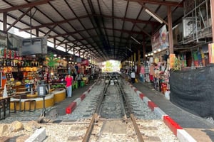 Damnoen Saduak & Maeklong Railway Market Tour