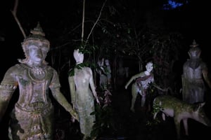 バンコク発：アジャンスアン彫刻公園ゴーストツアーへようこそ