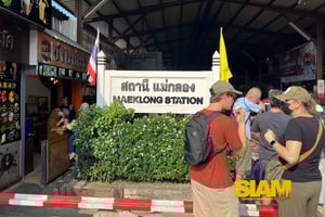 From Bangkok:Damnoen Floating Market and Railway Market Tour