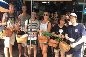 Sukhumvit: Hands-on Thai Cooking Class & Market Tour in BKK