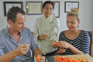 Lezione di 3 ore di intaglio di frutta e verdura thailandese con professionisti