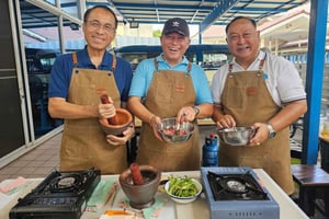 Thailändsk matlagningskurs och marknadstur med fruktprovning