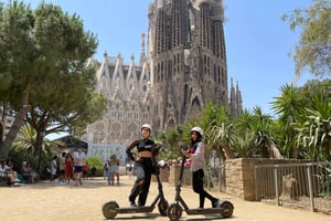 Barcellona: tour della Sagrada Familia in eScooter di 3 ore