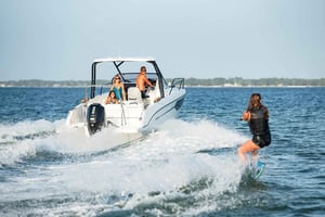 Barcelona: 4 tunnin yksityinen kierros moottoriveneellä