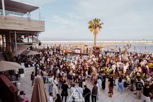 Barcelona: Beach Club Pool Party met DJ