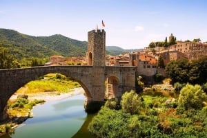 Depuis Barcelone : Besalú et visite des villes médiévales avec prise en charge à l'hôtel