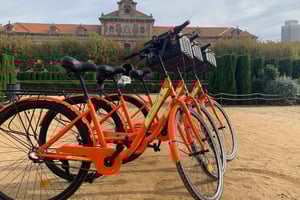 Barcelona Bike Tour: Iconic Sights & Hidden Snack Spot