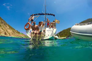 Barcelona: Boottocht langs de kust met hapjes en cava