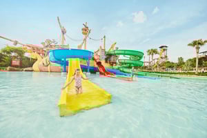 Barcelona: Caribe Aquatic Park kokopäivän lippu ja kuljetus.