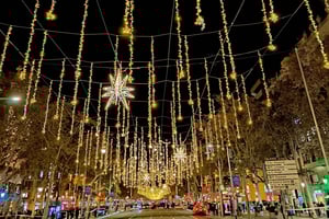 Barcelona: Christmas Lights and Hidden Streets Walking Tour