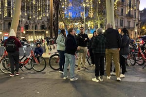 Barcelona: Świąteczna wycieczka rowerowa z lampkami i jarmarkami