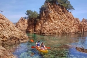 Barcelona: Costa Brava-tour met kajakken en snorkelen in de lagune