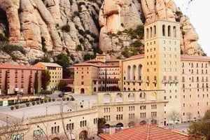 Barcelona: Montserrat-retki junamatkan ja basilikan vierailun kanssa