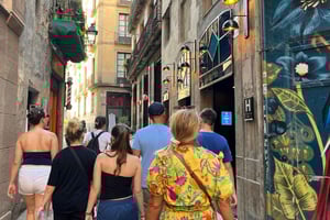 Barcelona Gothic WalkingTour: Roman Walls & Hidden Courtyard