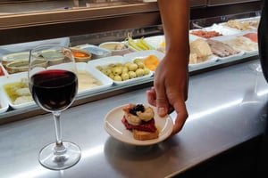 Barcelona: Guided Wine and Tapas Tour with Tastings
